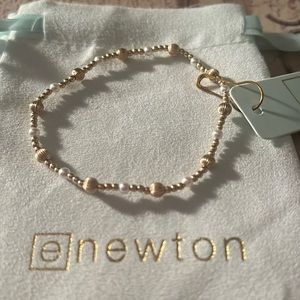 New E Newton dignity pearl bracelet